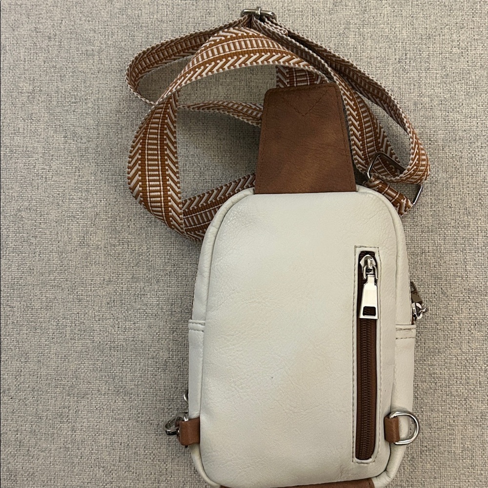 CLUCI Small Sling Vegan Leather Crossbody - Picture 7 of 15